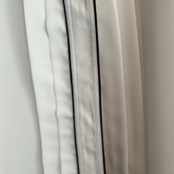 Jane Alexander Blouse. Size 16. This is a beautiful blouse - Picture 3 of 7